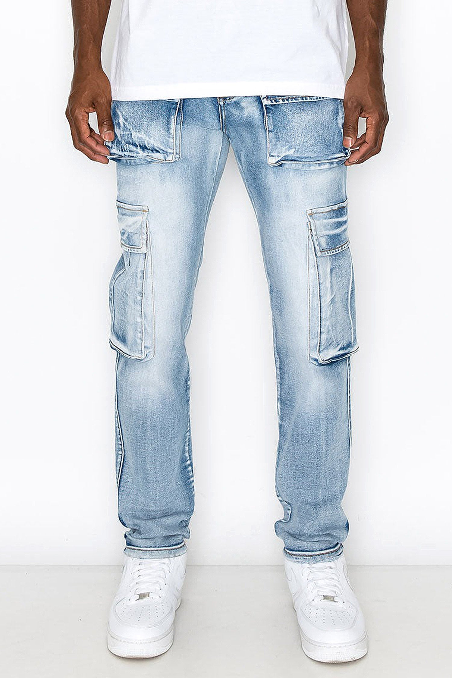 Raised 3D pocket on the front of the leg