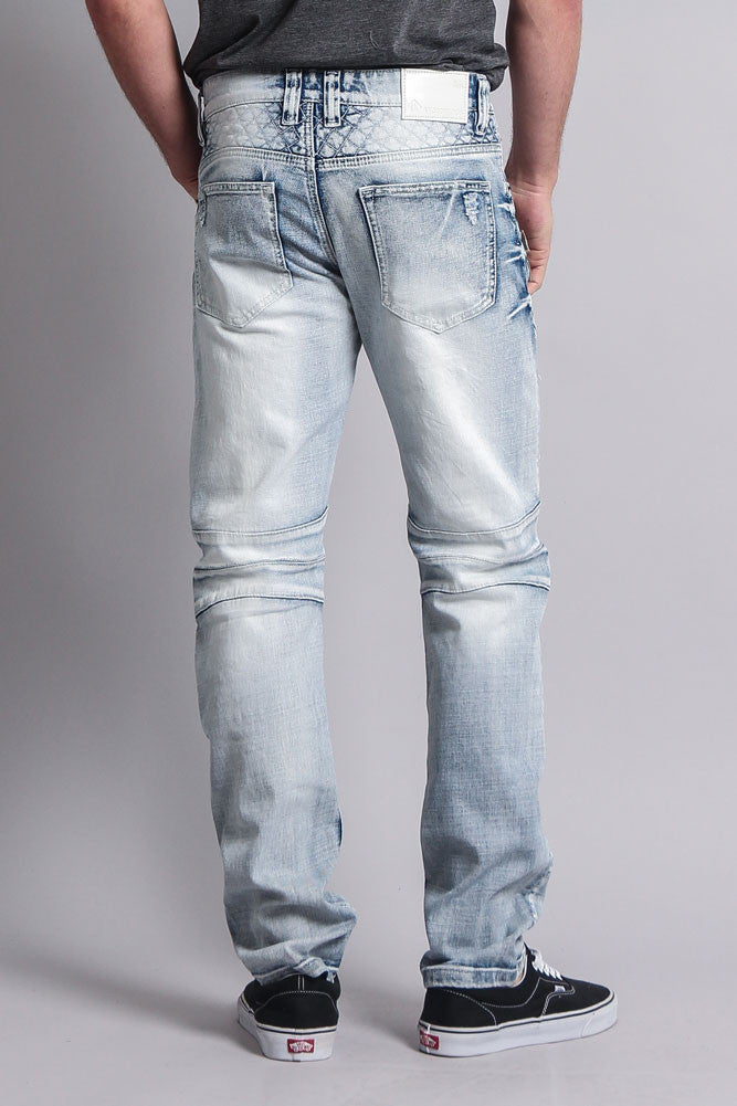 Zipper accent on the leg