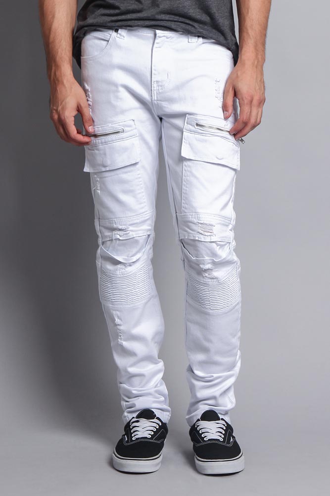 Cargo pocket on the front of the leg