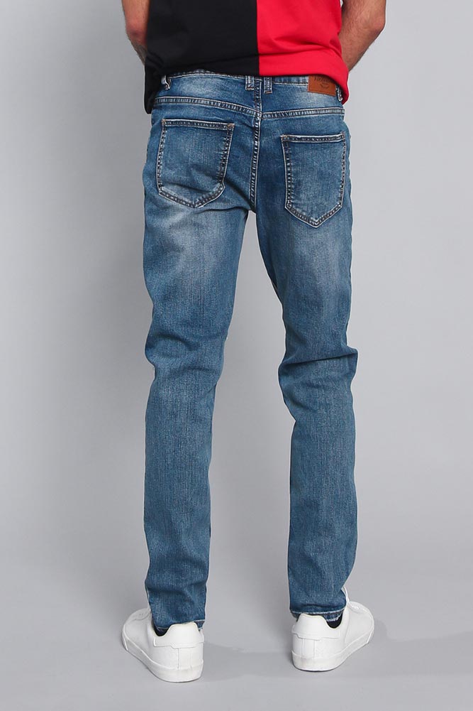 Narrow leg seen in profile