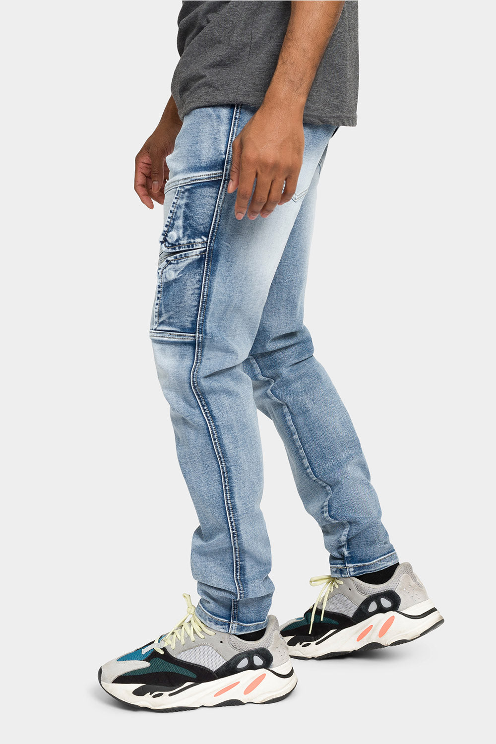 Ribbed panelling across the knee