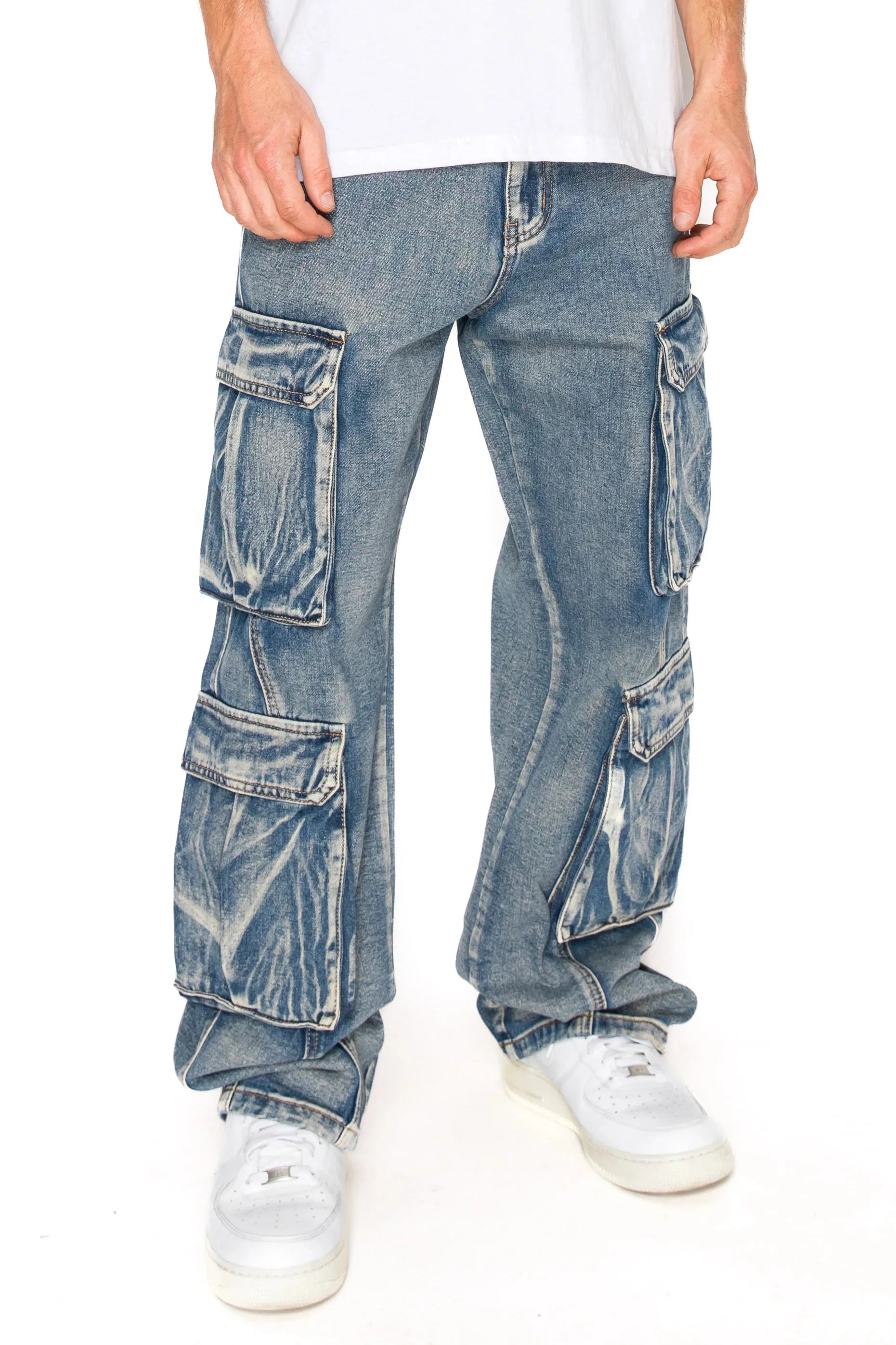 Two oversized cargo pockets on one leg