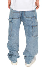 Carpenter pocket detail at the thigh