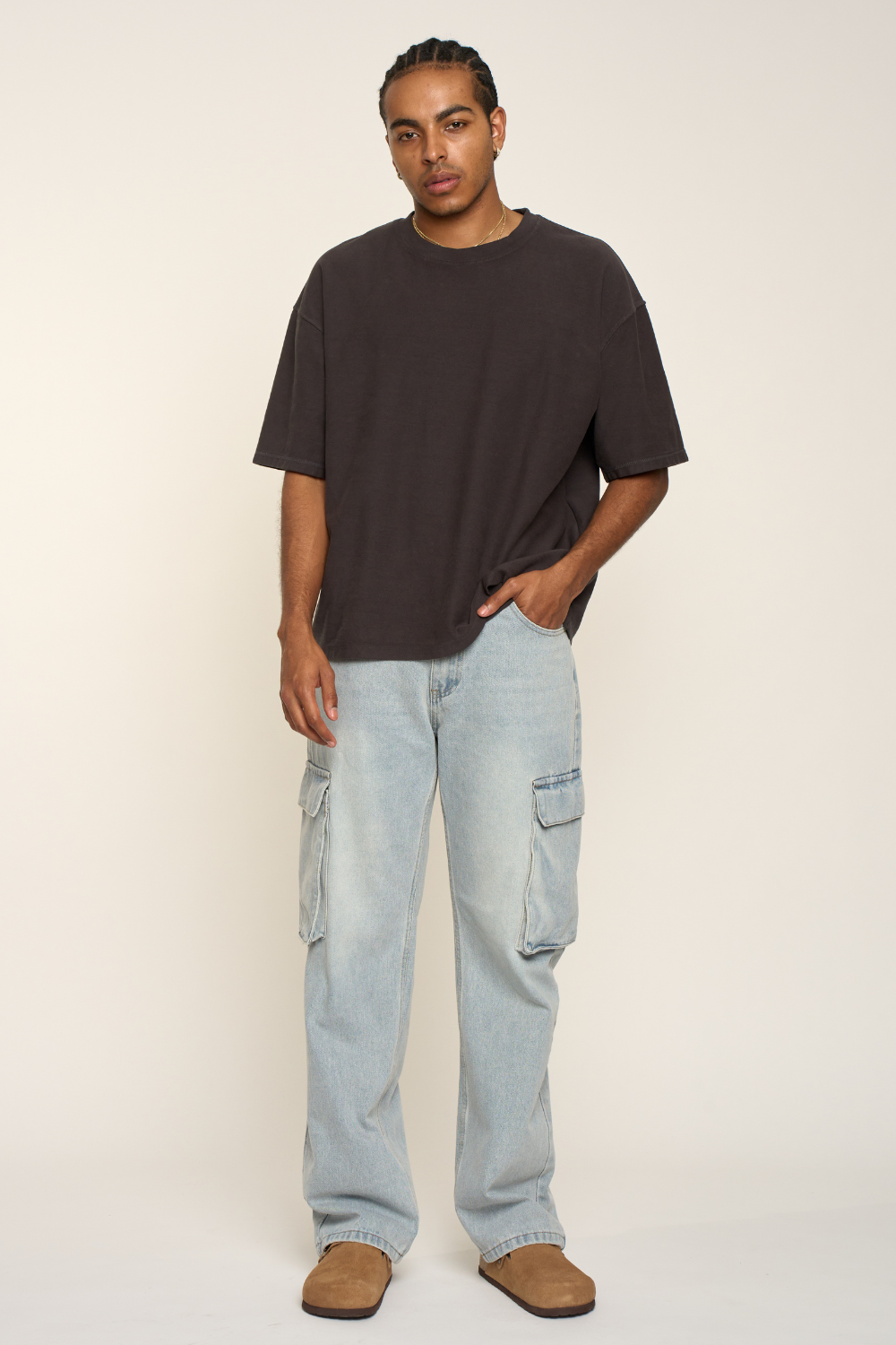 Flap closure on the side cargo pocket
